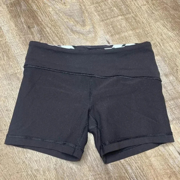 Ivivva Girls Shorts Reversible Size 10 -FINAL - Picture 5 of 6